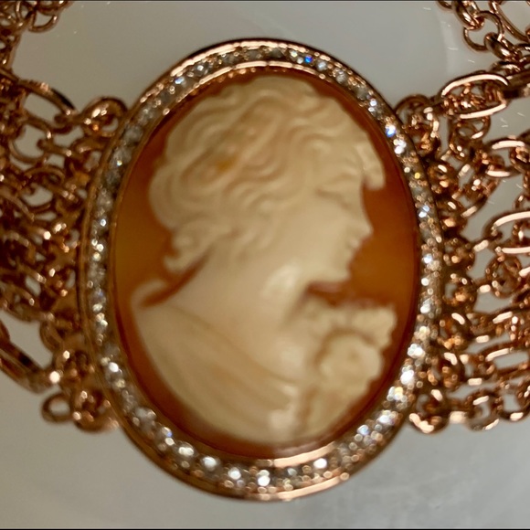 AMEDEO CORNELIAN CAMEO 8 STRAND CHAIN BRACELET NEW - Picture 3 of 8